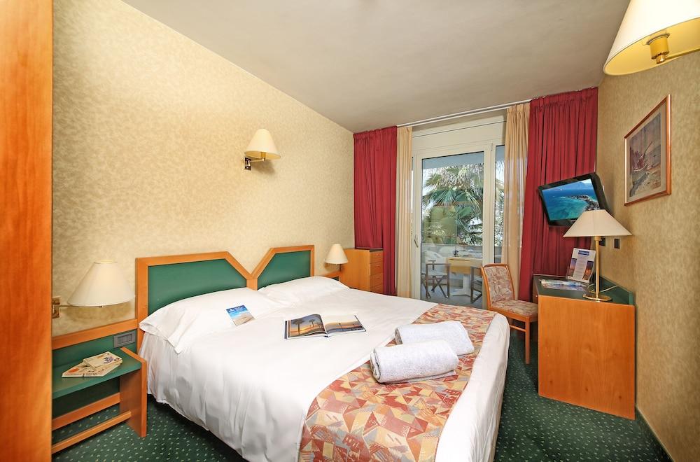Hotel Nettuno Бардоліно Екстер'єр фото